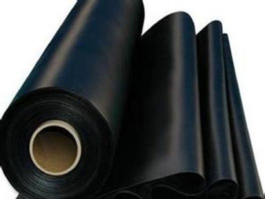 Glatte Oberfläche HDPE-Geomembran für Deponien See und Tunnelbau 50m-200m Chemikalienbeständig
