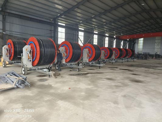 Moderne Landwirtschaftliche Pivotbewässerungsmaschinen Reisende Bewässerungsmaschinen Streckenbewässerungsgeräte System für Farmen Einfach