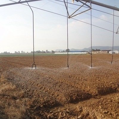 Automatische Bewegung Seitenbewegung und Zentrum Drehbewegung Bewässerungssystem Durchmesser 80 Zoll für landwirtschaftliche Effizienz