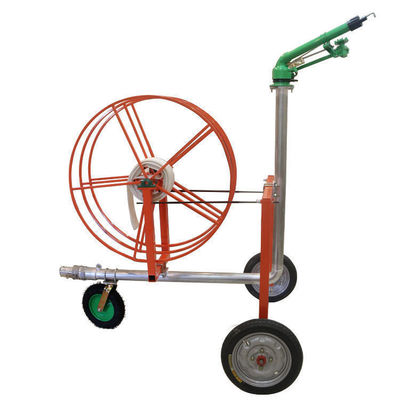 Gartenbau Metallbeweglicher Bewässerungswagen mit Schwerregenpistolen Sprinkler und Gartenschlauchrollen