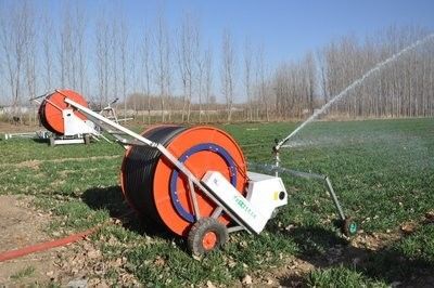 Metallregenpistolen-Sprinkler-Schlauchrollen-Bewässerungssystem für die Wasserverwendung in landwirtschaftlichen Feldern