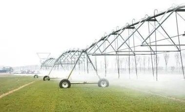 Präzisionsbewässerung mit einfacher Seitenbewegung Bewässerung für Wasser-Smart-Landwirtschaft 3800 KG