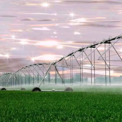 Auto Solar Center Pivot gewährleistet die Feuchtigkeit der Farm und unterstützt die Landwirtschaft mit optimaler Leistung 30 Zoll Durchmesser