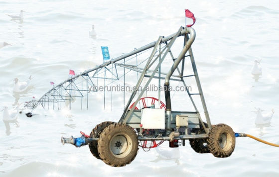 3800 KG Landwirtschaft Automatische seitliche lineare Bewegung Gartenbewässerungssystem Zwei/Vierräder-Version zum Nutzen Ihrer Farm