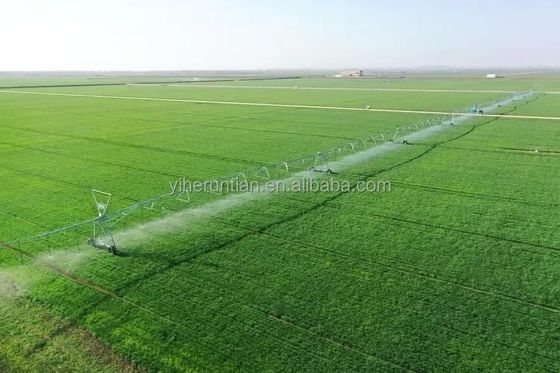 3800 KG Landwirtschaft Automatische seitliche lineare Bewegung Gartenbewässerungssystem Zwei/Vierräder-Version zum Nutzen Ihrer Farm
