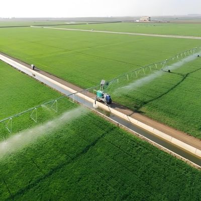Weiterentwickelte Landwirtschaftliche Wasserersparnis Lineare Bewegung Zentrum Dreh-Seiten-Schleppsystem für bewegliche Bewässerung