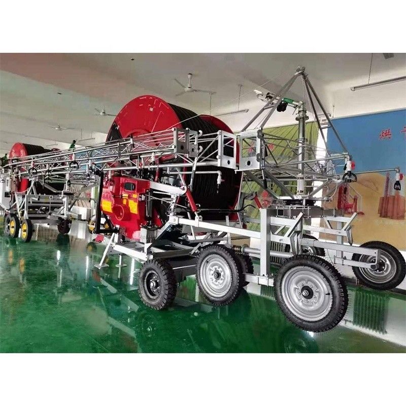 Bewässerungssystem mit einem Durchmesser von 65 cm für die Bewässerung mit mehreren mobilen Sprinklern auf großflächigen landwirtschaftlichen Flächen