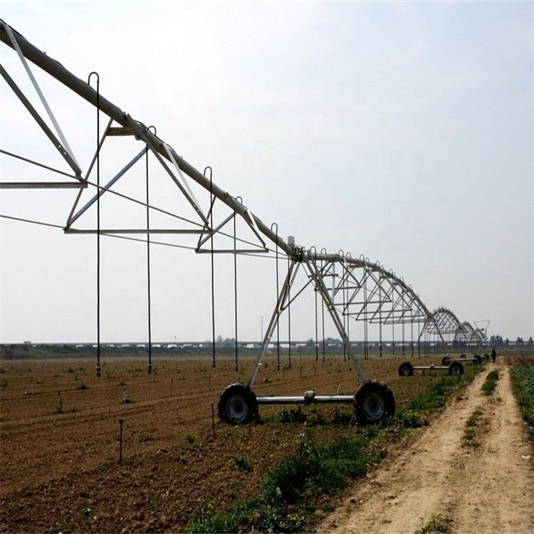 Kleine Landwirtschaftszentrum Drehbewegungsbewässerung 168 cm Durchmesser Selbstfahrer Sprinklerbewässerung für Wasser- und Düngemittelersparnis